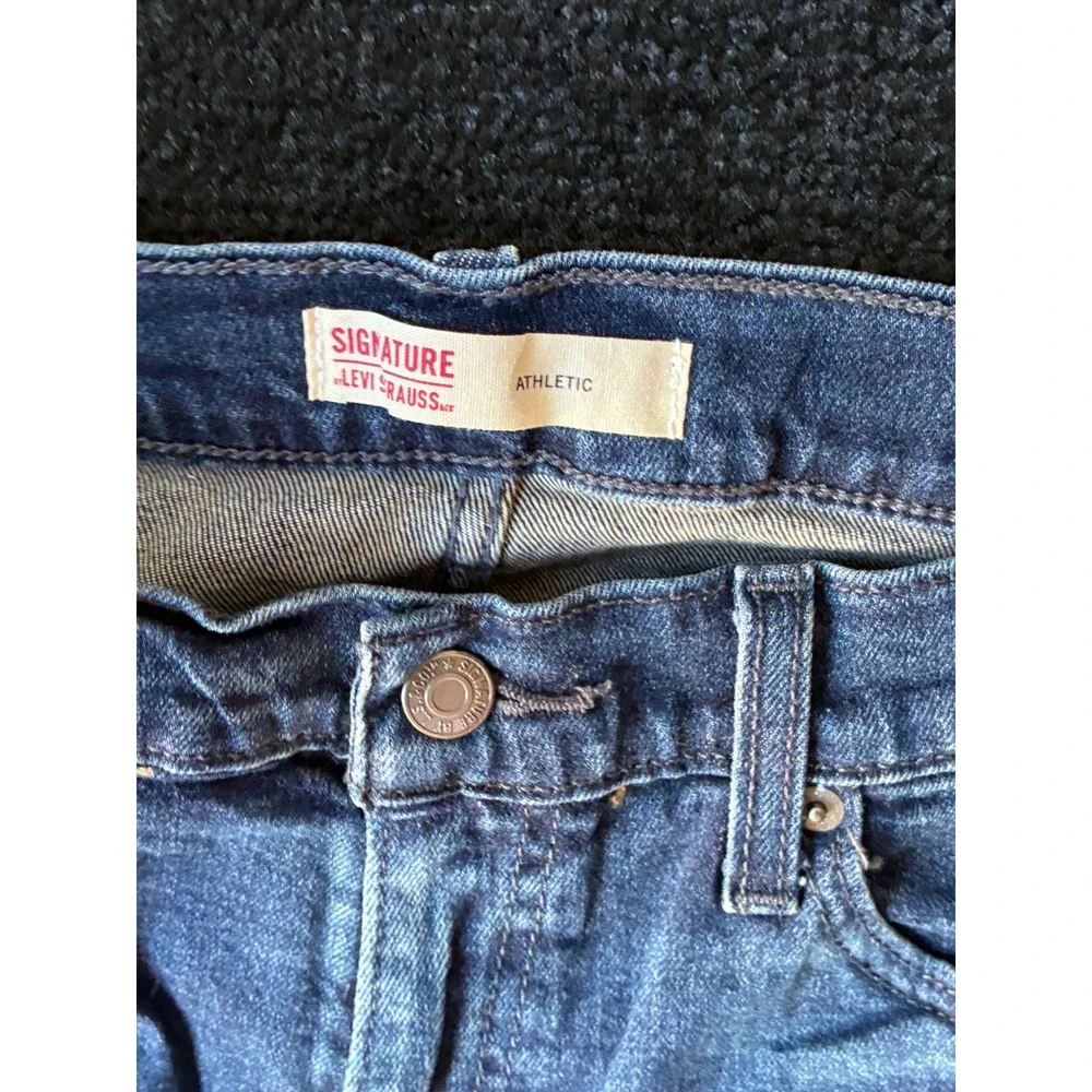 Signature by Levi Strauss & Co Mens Athletic Fit Jeans Medium Wash Blue Denim